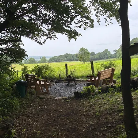 Heaves Woodlands And Pods Lodge *